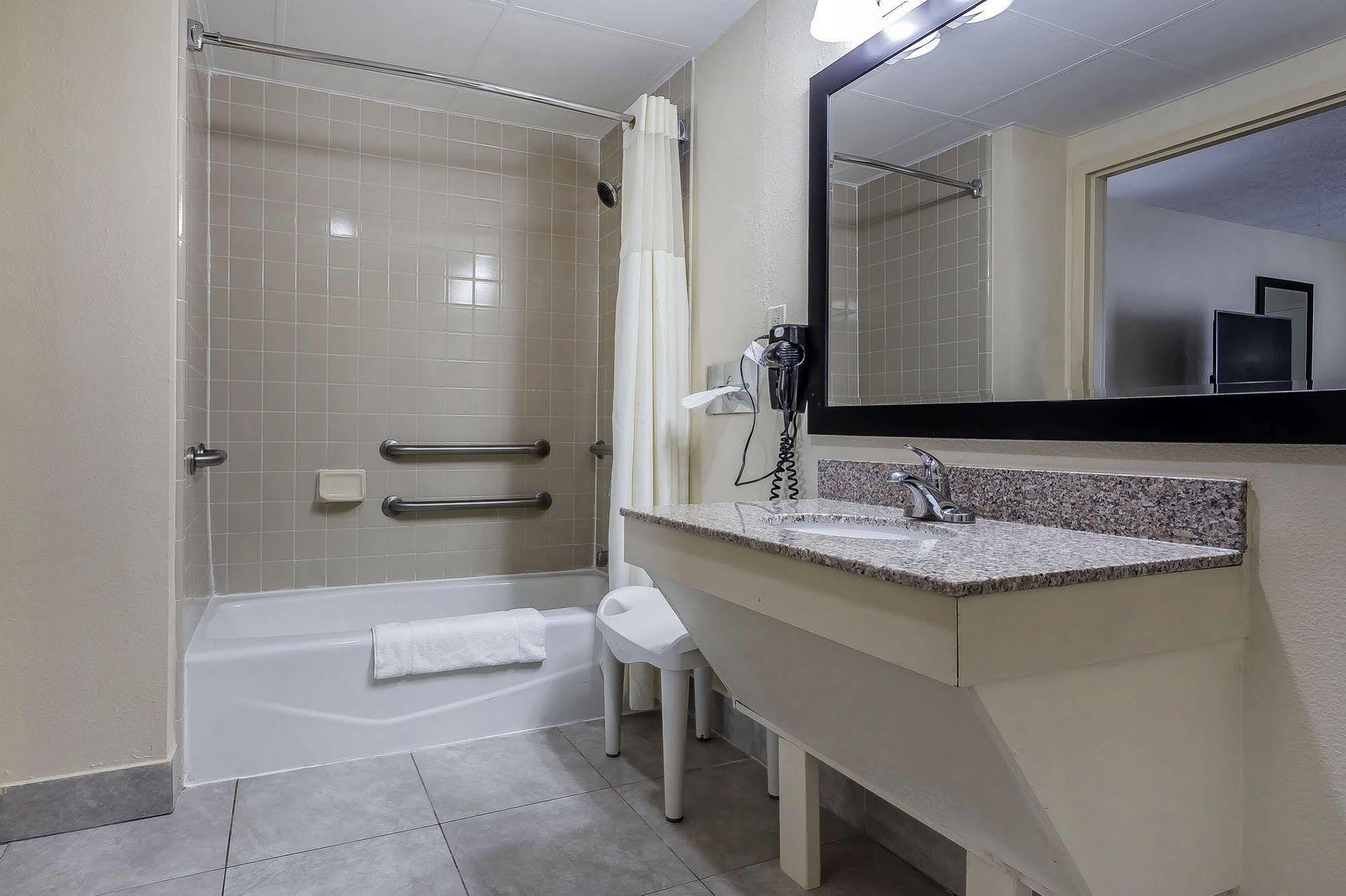 Quality Inn Aberdeen Экстерьер фото